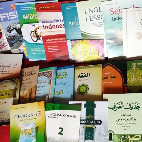 Amtsilatul Jumal Jilid 1 kelas 2 KMI Gontor/ Buku Contoh Kalimat Dalam Bahasa Arab Juz 1 Kelas 2 KMI