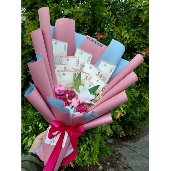 

Bucket uang pecahan 5 rb, 10 lembar.