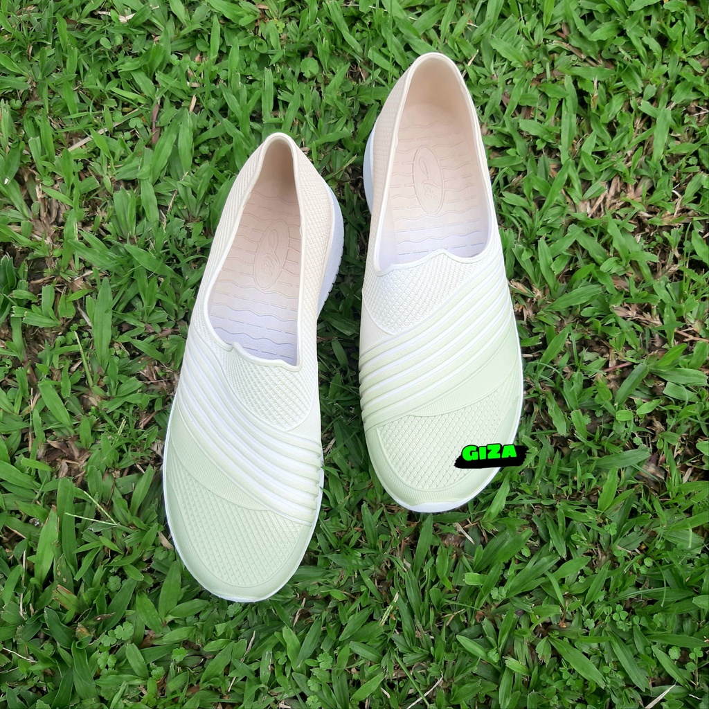 Slip On Wanita Sepatu Flat Berbahan Karet Tanpa Sambungan Anti Air Ringan Elegan