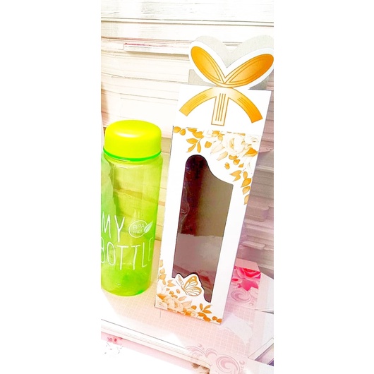 

BOX SOUVENIR BOTOL/THUMBLER SOUVENIR 7x7x21 PITA GOLD DEPANMIKA