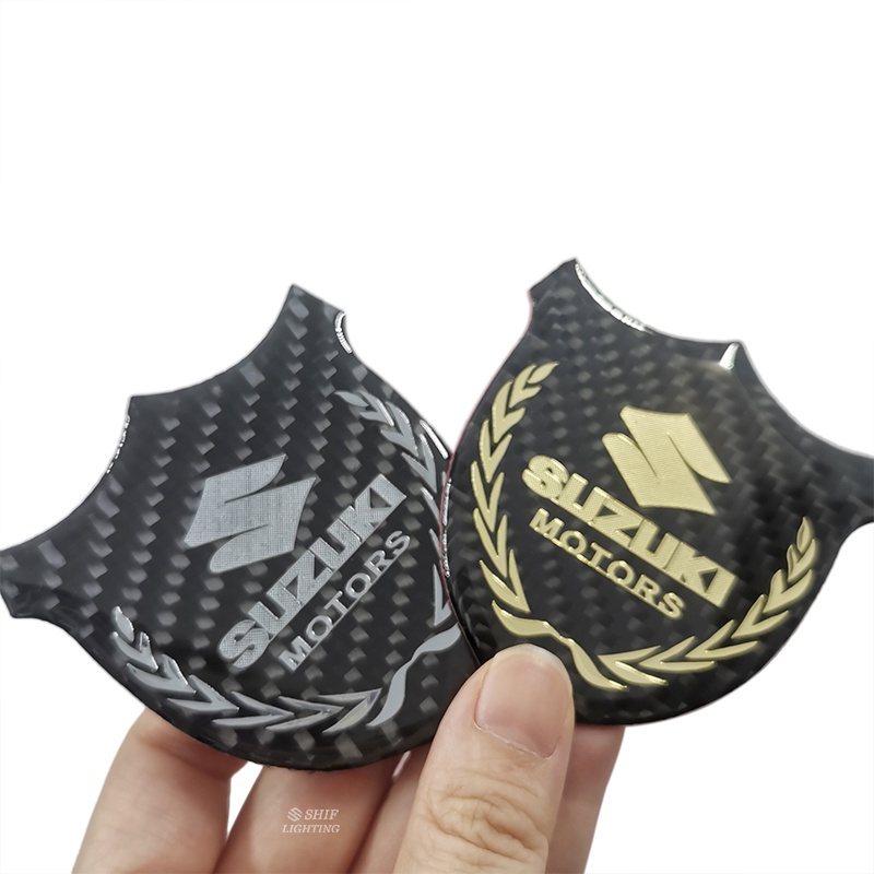 1pc Stiker Emblem Logo SUZUKI MOTORS Bahan Karbon Fiber Untuk Dekorasi Jendela Samping Mobil SUZUKI