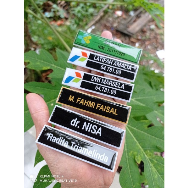 

Name tag nama dada nametag papan nama dada nama dada akrilik resin pontianak name tag peniti