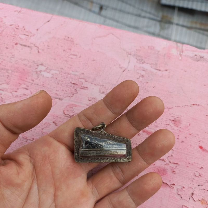 Liontin old budha thai