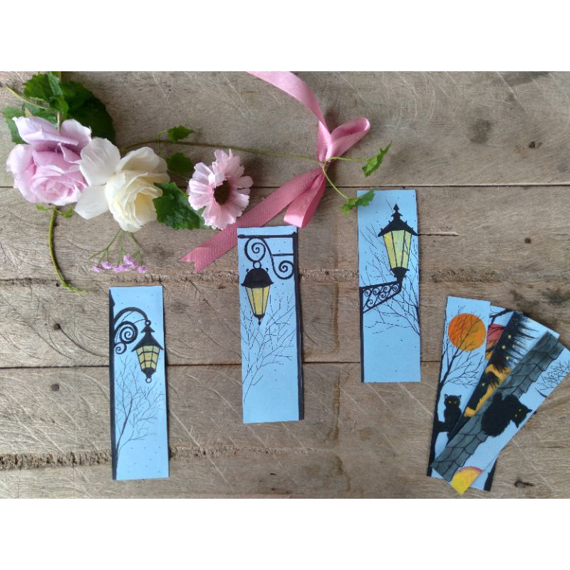 

HANDMADE BOOKMARKS PEMBATAS BUKU DILUKIS CAT AIR DAN DILAMINATING, SERI LAMPPOSTS CANTIK ESTETIK