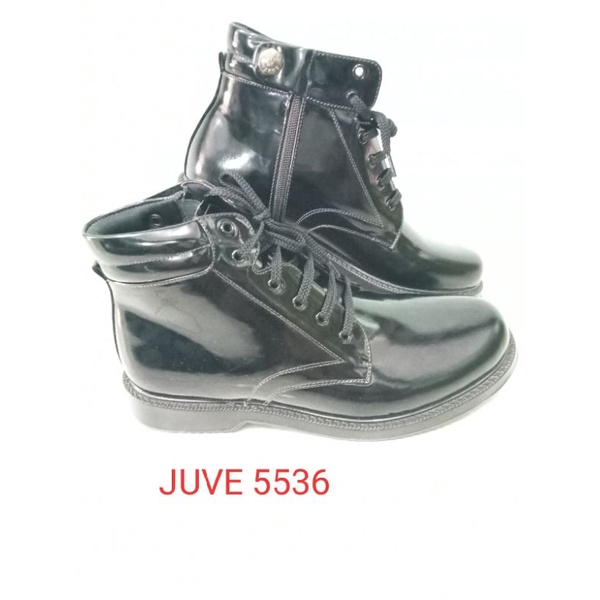 Sepatu Juve (Jules Verne)