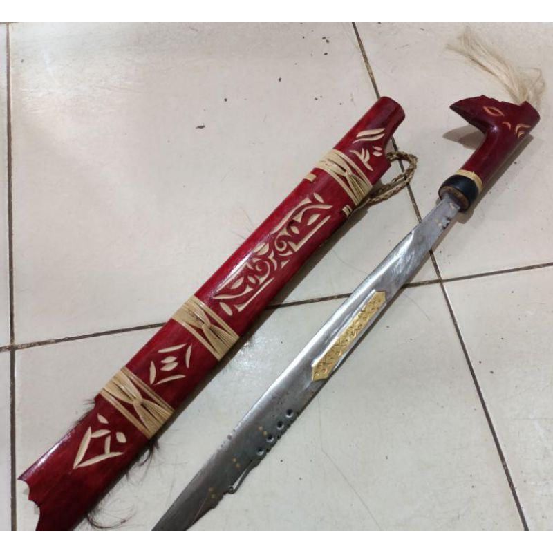 Mandau senjata Dayak Asli Kalimantan