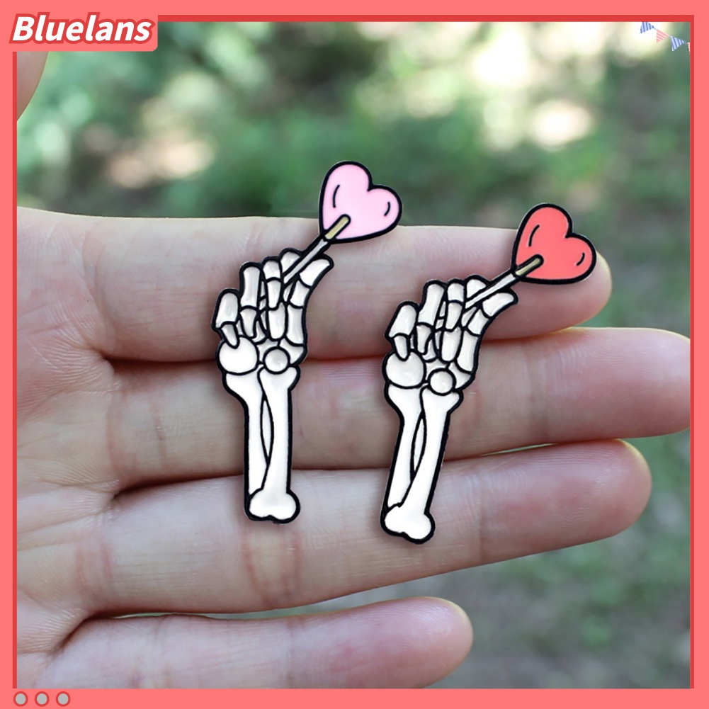 Bros Pin Enamel Bentuk Kerangka Tangan Hati Untuk Dekorasi Halloween
