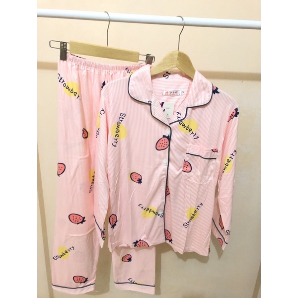 BAJU TIDUR/SETELAN PIYAMA IMPORT PP MOTIF STRAWBERRY SOFT PINK