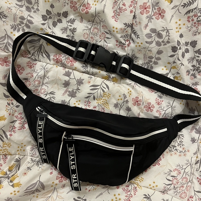 (PRELOVED) Nylon waist bag stradivarius