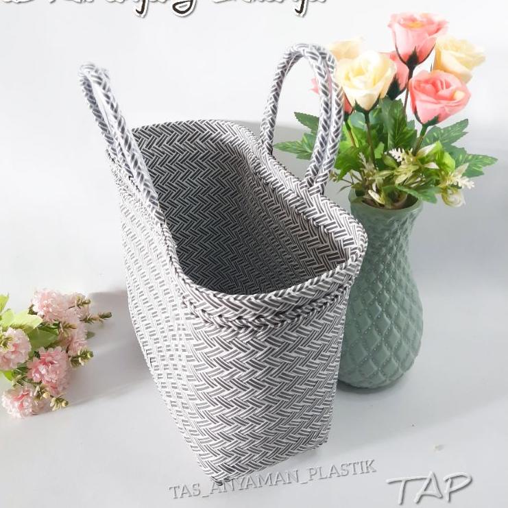 Tas Keranjang Belanja Anyaman Plastik Rotan Bahan Halus Ukuran S "OMB.18Oc22n"