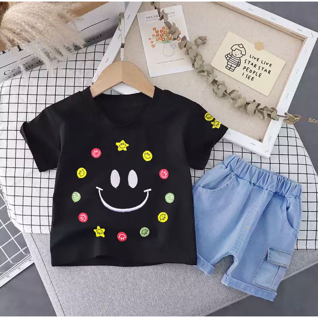 PROMO SETELAN KAOS KATUN DAN JEANS PENDEK ANAK LAKI LAKI DAN PEREMPUAN MOTIF FULL SENYUM TERBARU DAN TERLARIS