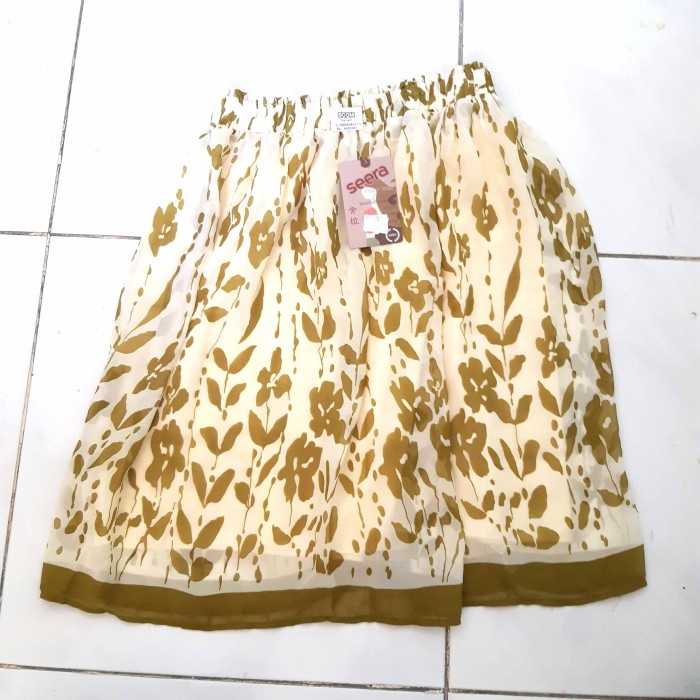 Rok Kain Halus Jaring Motif Lukisan Tanaman