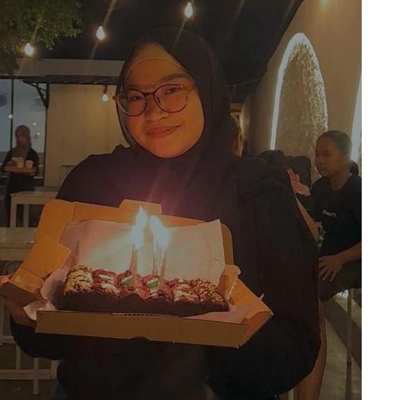 

오 Brownies Fudgy Dark Cokelat Skat Isi 18 pcs (Produk Hari Ini) Baru !