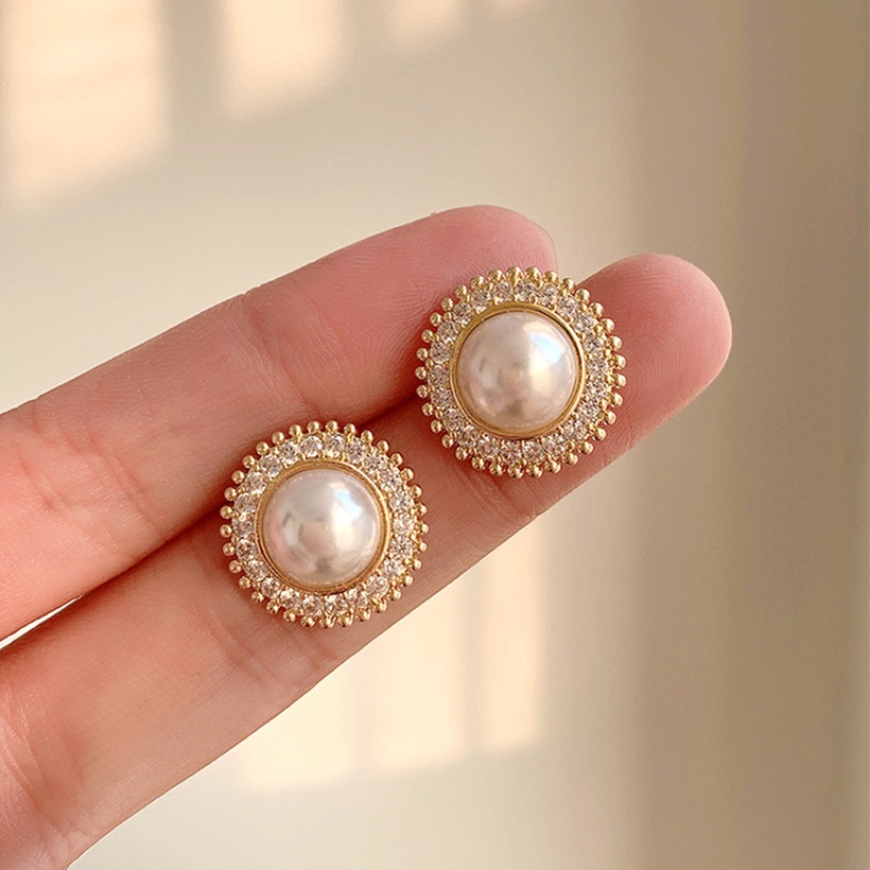 Anting Stud Bentuk Bulat Kecil Aksen Mutiara Untuk Wanita