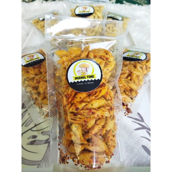 

LUMRING / LUMPIA KERING PEDAS DAUN JERUK 85 GRAM