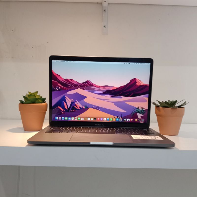 MacBook Pro 2020 8/256 GB i5 Second Original Bergaransi