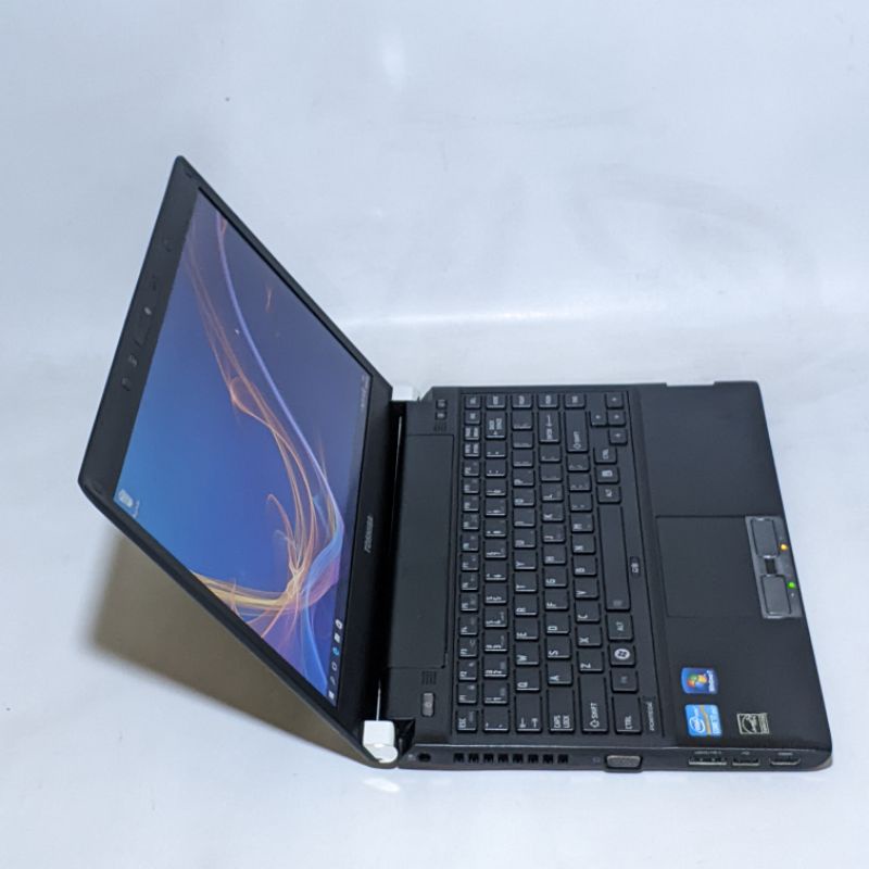 laptop slim/tipis Toshiba portege r830 - core i7 - ram 16gb - ssd 256gb