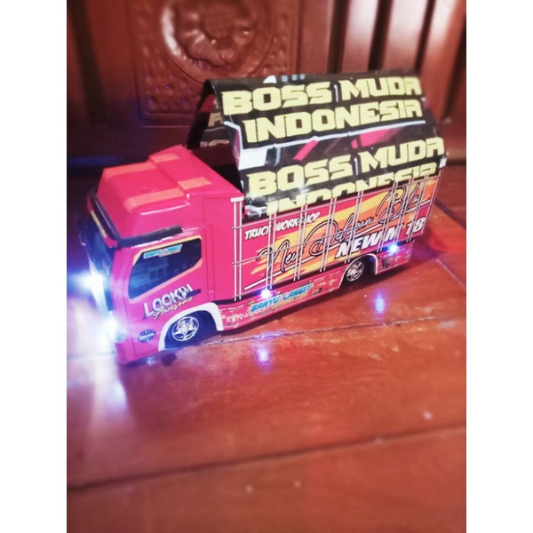 miniatur truk merah oleng rolis fariasi full lampu.miniatur truk oleng roda kayu.miniatur truk oleng