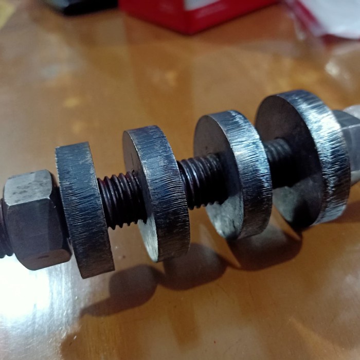 Treker Treker Pasang Komstir