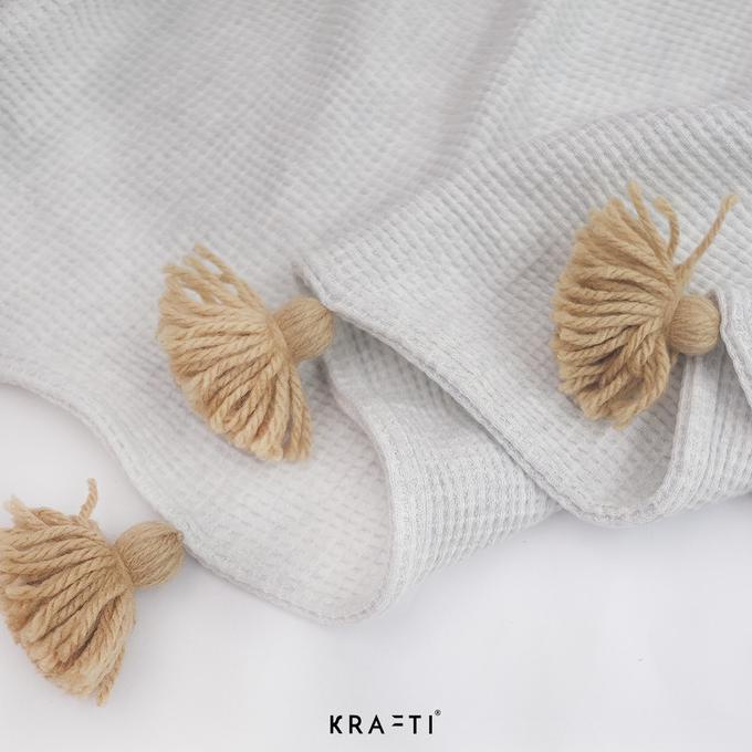 Krafti - Selimut Sofa / Selimut Travelling / Selimut Light Grey Waffle