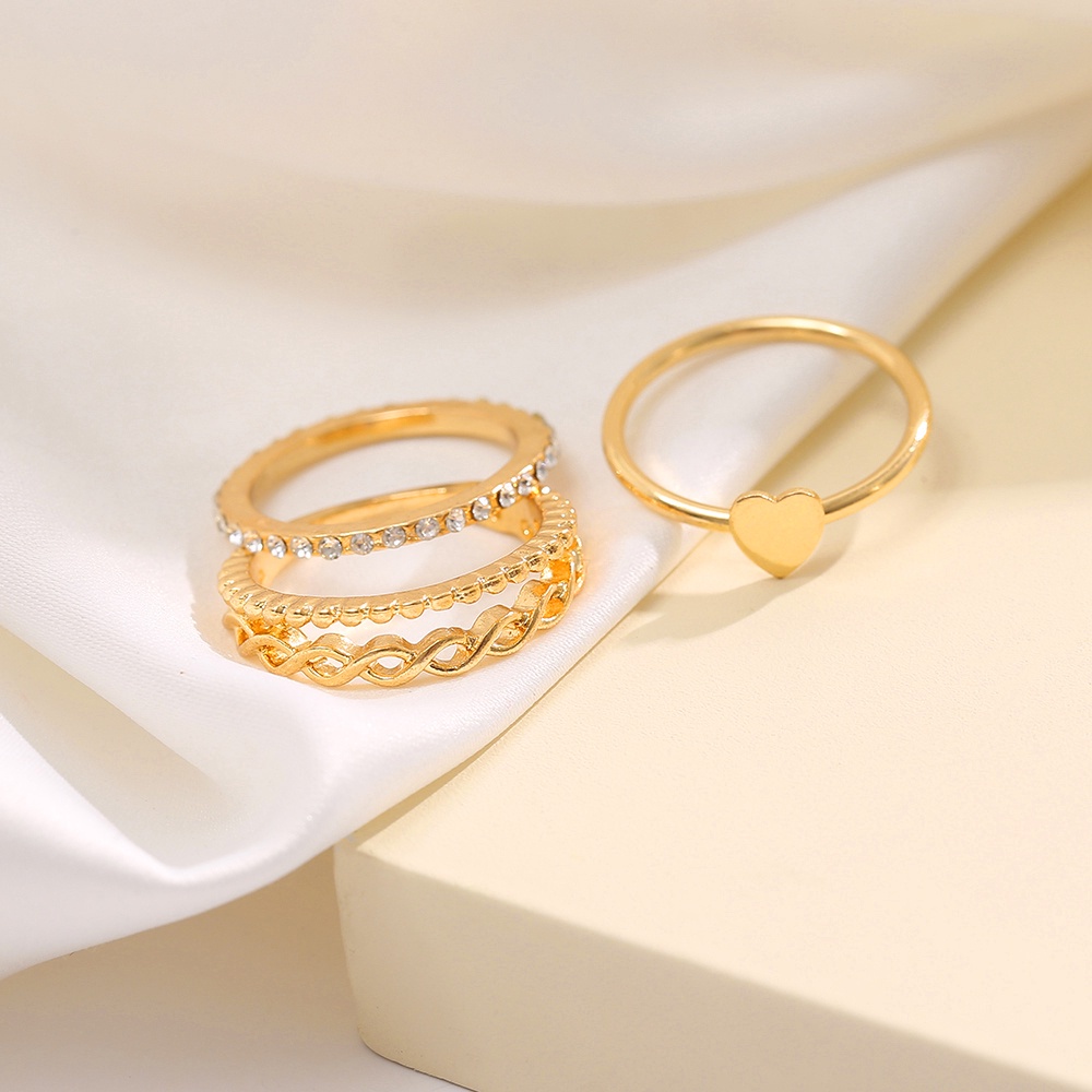 3pcs / Set Cincin Bentuk Hati Aksen Berlian Warna Emas Untuk Wanita