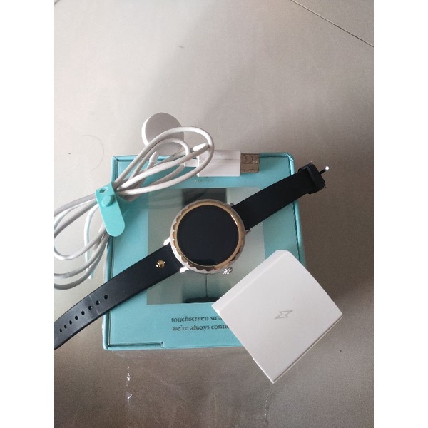 ❌❌SOLD❌❌ kate spade scallop smartwatch preloved