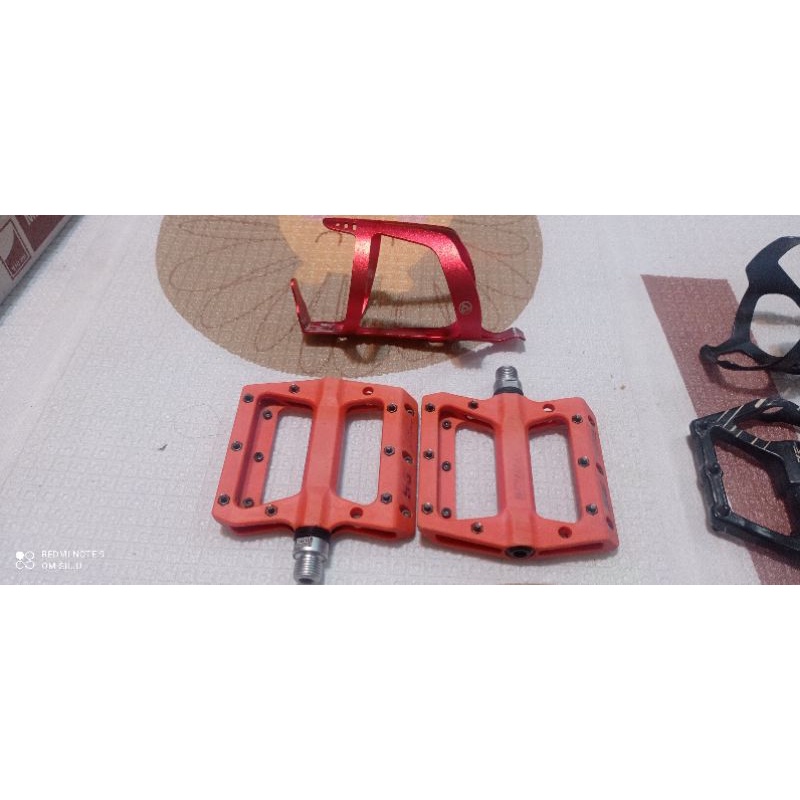 pedal bearing nylon scudgood merah bonus tempat botol aloy