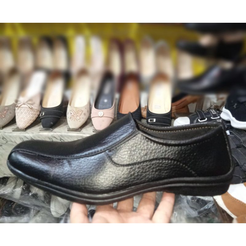 Sepatu pantofel pria tanpa hak sepatu formal sol datar sepatu kerja kantoran pria