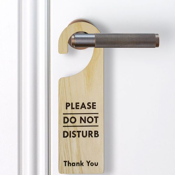 DO NOT DISTURB SIGNAGE / GANTUNGAN PINTU HOTEL