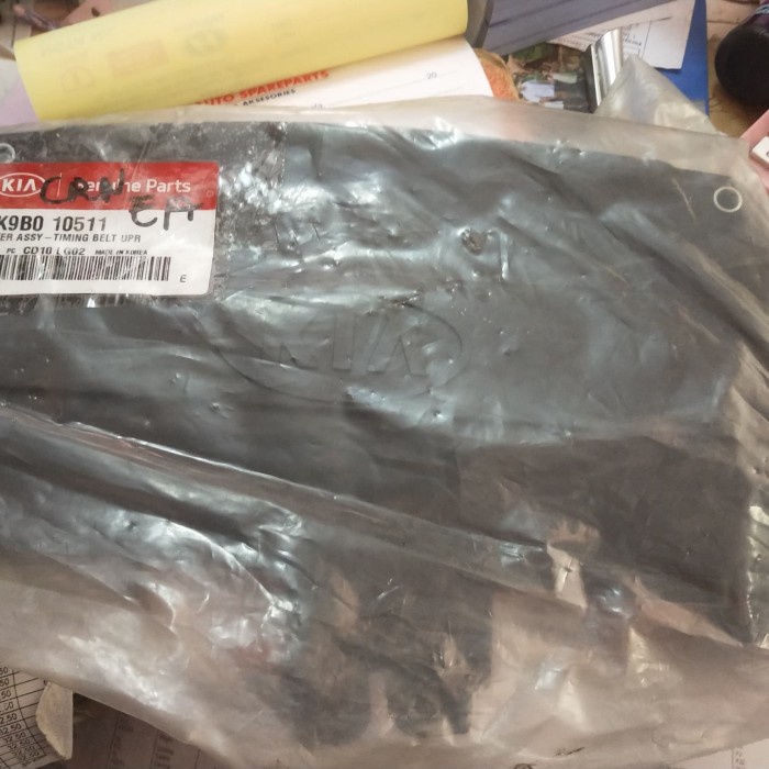 cover atas timing belt atas kia carens ori .