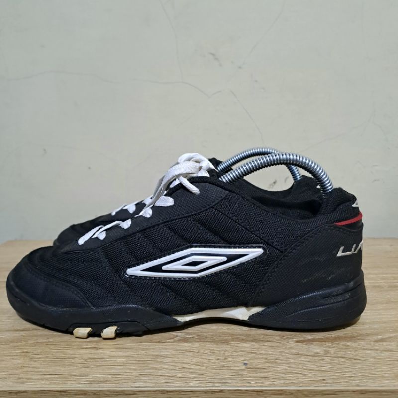 sepatu umbro