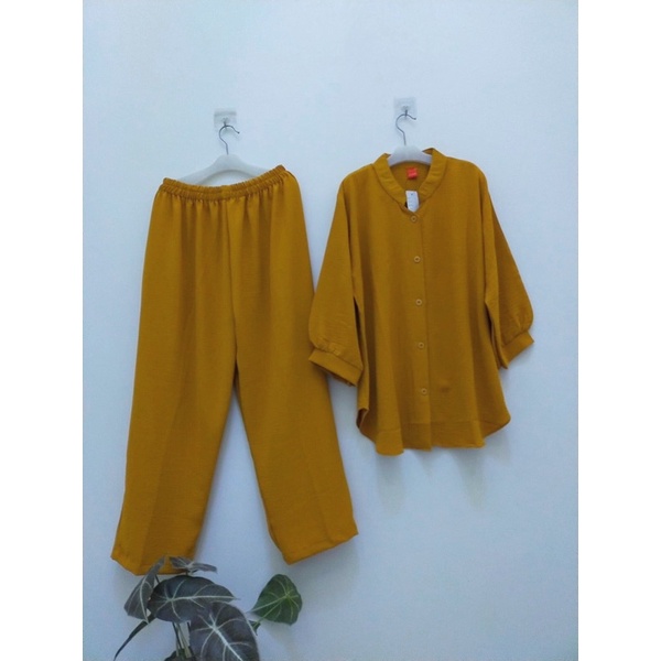SET WANITA BAHAN AIRFLOW  CRINCLE KANCING SANG HAI/SET WANITA KANCING SATU/STELAN WANITA TERBARU/TERMURAH/ONE SET KEKINIAN/TERVIRAL/COD/JUMBO/BAHAN JATUH/TERHITS/BAJU SANTAI/BAJU NON FORMAL/BAJU SEHARI-HARI/BUSUI/KANCING HIDUP/LIZAM/XXL/ONE SET TERBARU