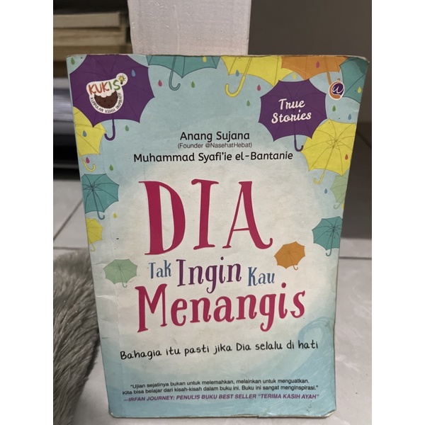 

Buku Dia Tak Ingin Kau Menangis