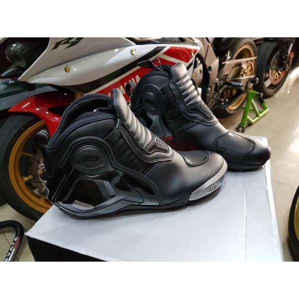 Biker Sepatu Dainese Dyno Pro D1