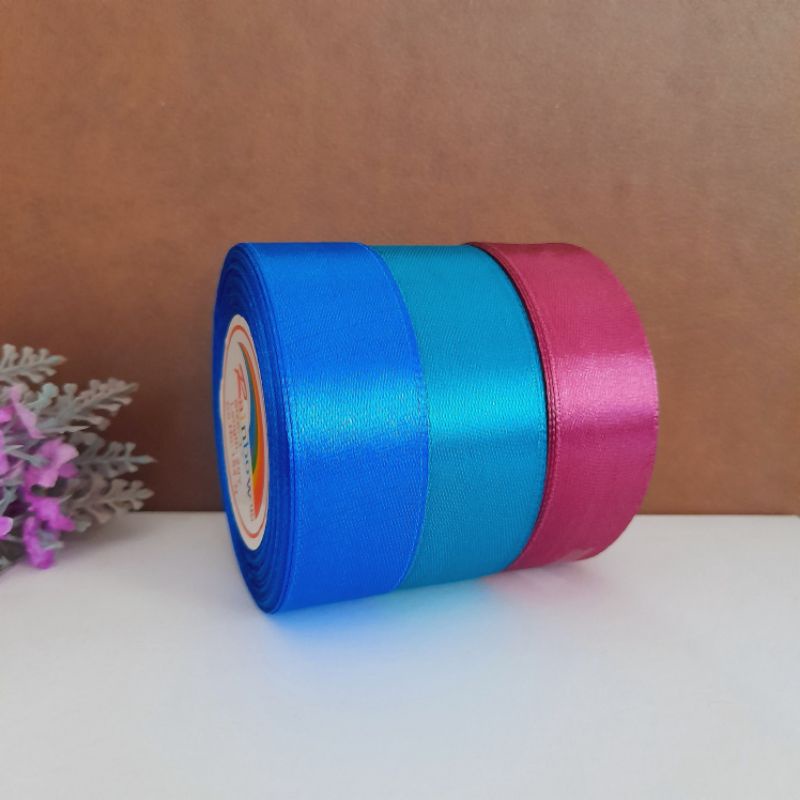 

PITA SATIN 1 INCH / PITA KADO / PITA SESERAHAN (MINIMAL PEMBELIAN 2 PCS)