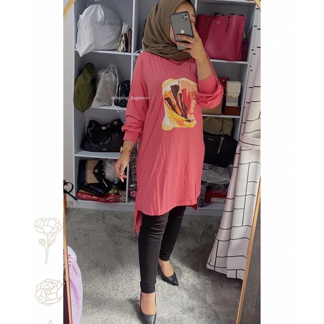 Floating By Extu Zinda Tunik