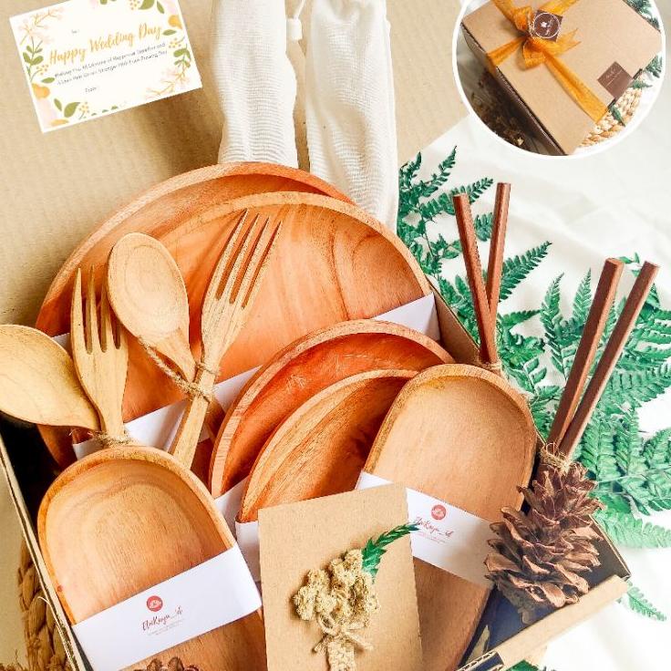 

9.9 Terlaris Hampers Lebaran / Hampers Idul Fitri / Alat Makan Kayu Zerowaste Product/Hampers Imlek / Hampers Natal / Hampers Tahun Baru/ Hampers Wedding/Hampers Kayu/Hampers Alat Makan Kayu/Hampers Kado Souvenir Pernikahan Ulang Tahun Wisuda Anniversary