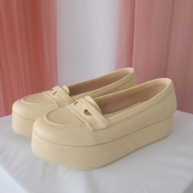 [SIAP KIRIM] BRShoes5 Krem Sepatu Wedges Kerja Casual Wanita