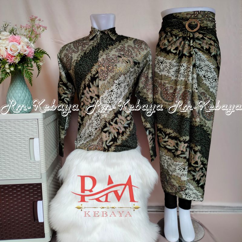 Rok lilit batik dan Kemeja Batik lengan panjang