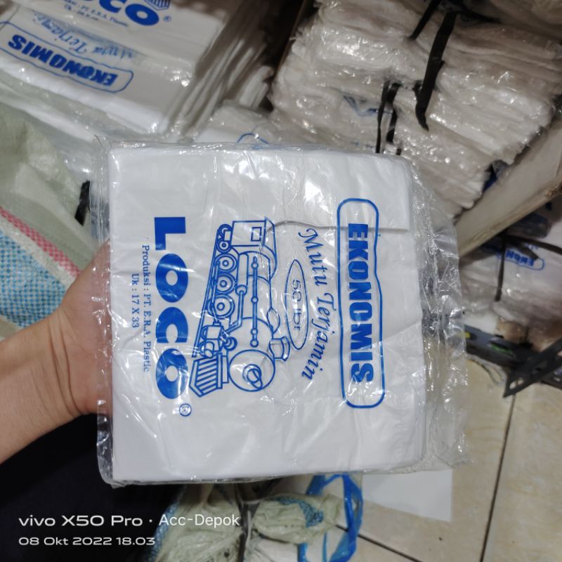 KANTONG PLASTIK LOCO EKONOMIS WARNA HITAM MERAH PUTIH BENING ISI 50 LEMBAR