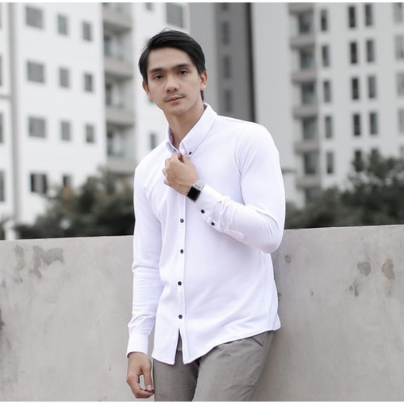 Kemeja Pria Lengan Panjang Warna Putih Polos Kasual