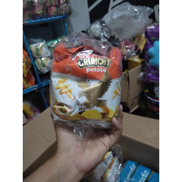

garuda crunhcy ocorn dan potato kemasan medium