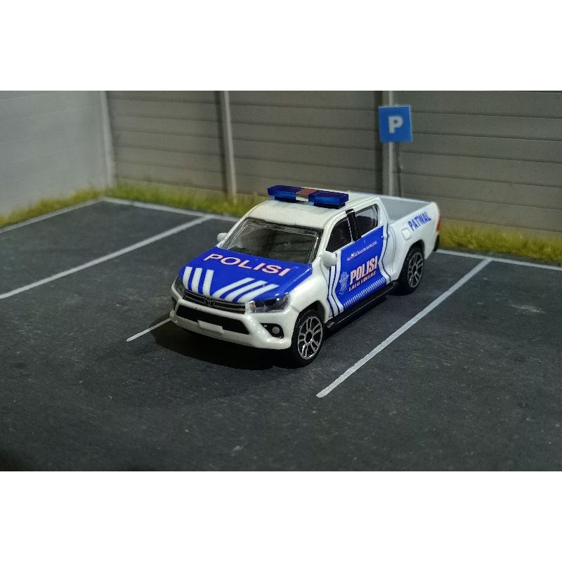 diecast miniatur mobil polisi patwal PJR Toyota Hilux 1/64