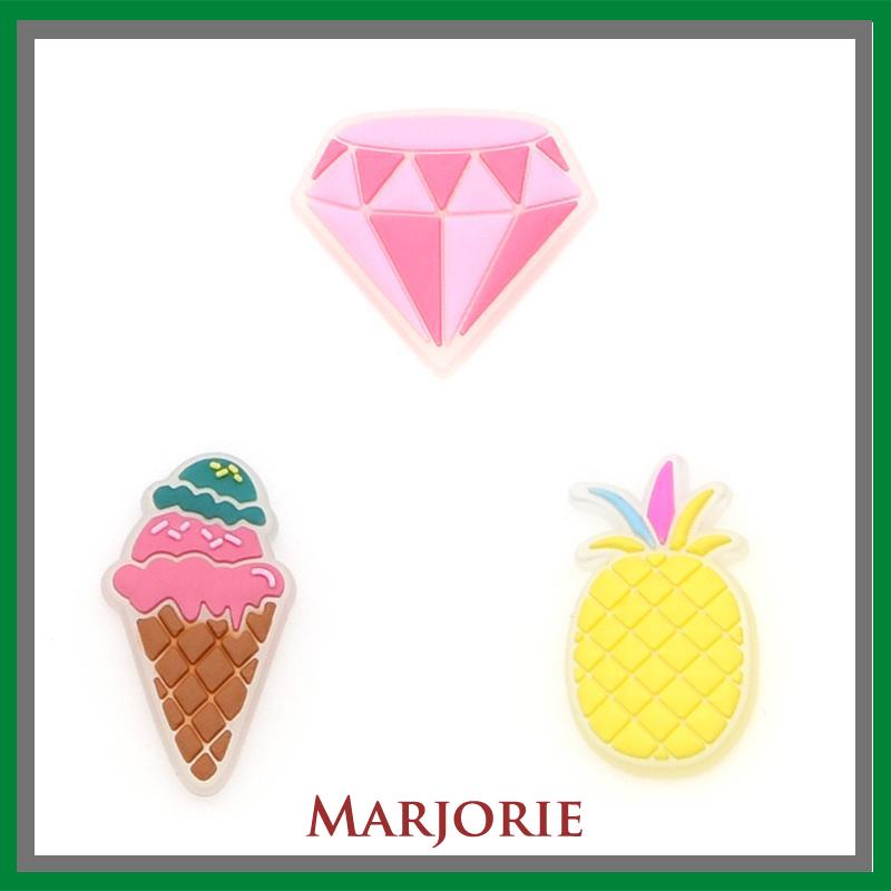 Charms Pin Bahan Pvc Glow In The Dark Desain Makanan Untuk Aksesoris Charms Fashion-MJD