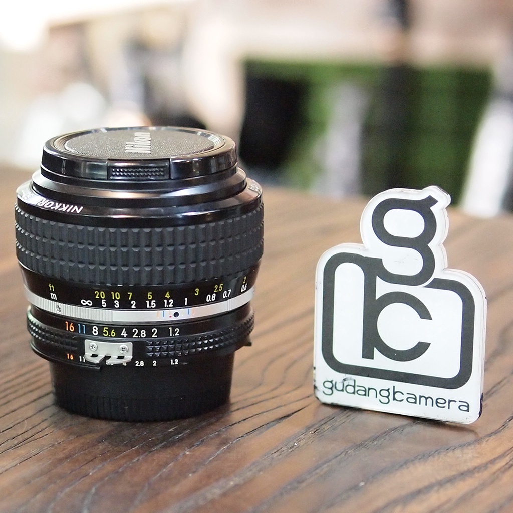 NIKON NIKKOR 50mm F1.2 F 1.2 AIS - MINT CONDITION - 5283