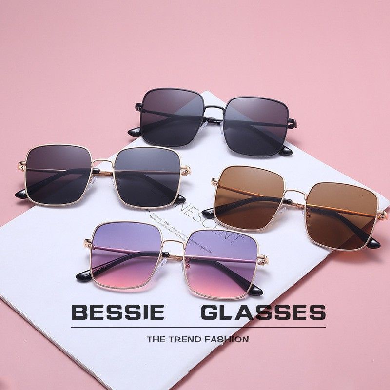 Kacamata Hitam Trendy Anti Radiasi UV Unisex Fashion Korea Pria Wanita Kacamata Petak Besar
