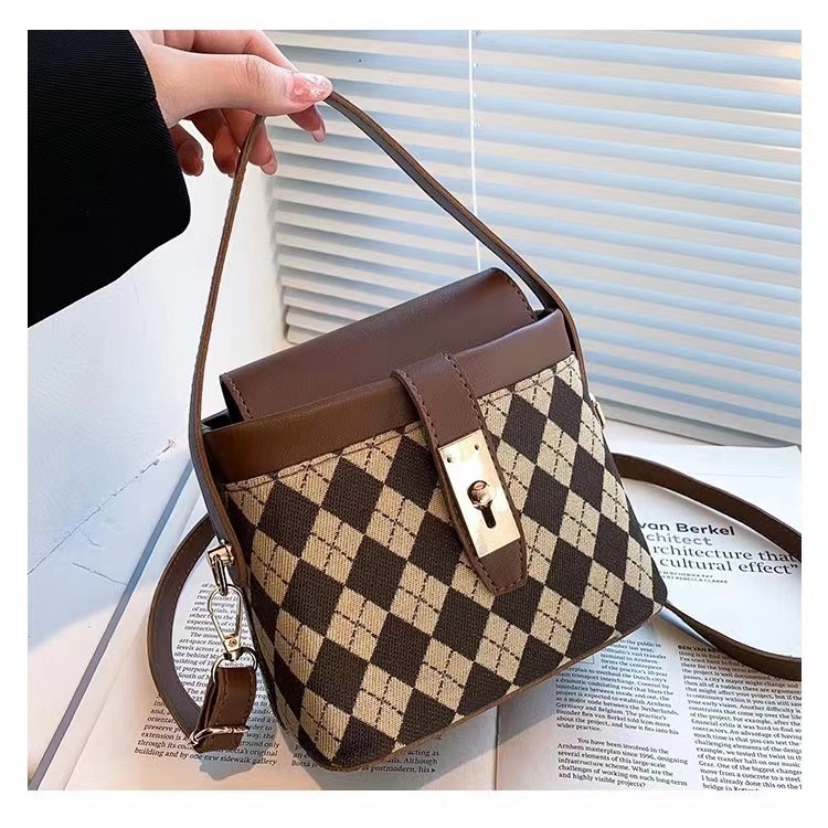 MV_Marvelouz MV700695 Tas SLINGBAG Wanita Terbaru Terkini Fashion Macam Motifnya ada talpan Import 1kg bisa 2 pcs supplier tas import JT0695 EL 5411 BQ3460  GT1955 LT2116