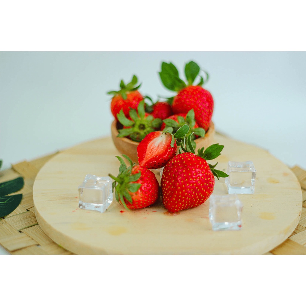 

Strawberry Fresh Asli Kebun Sendiri Ciwidey Bandung | 1.000 GRAM | 500 GRAM