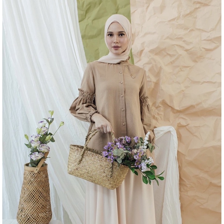 Aurora Blouse Wearing Klamby preloved