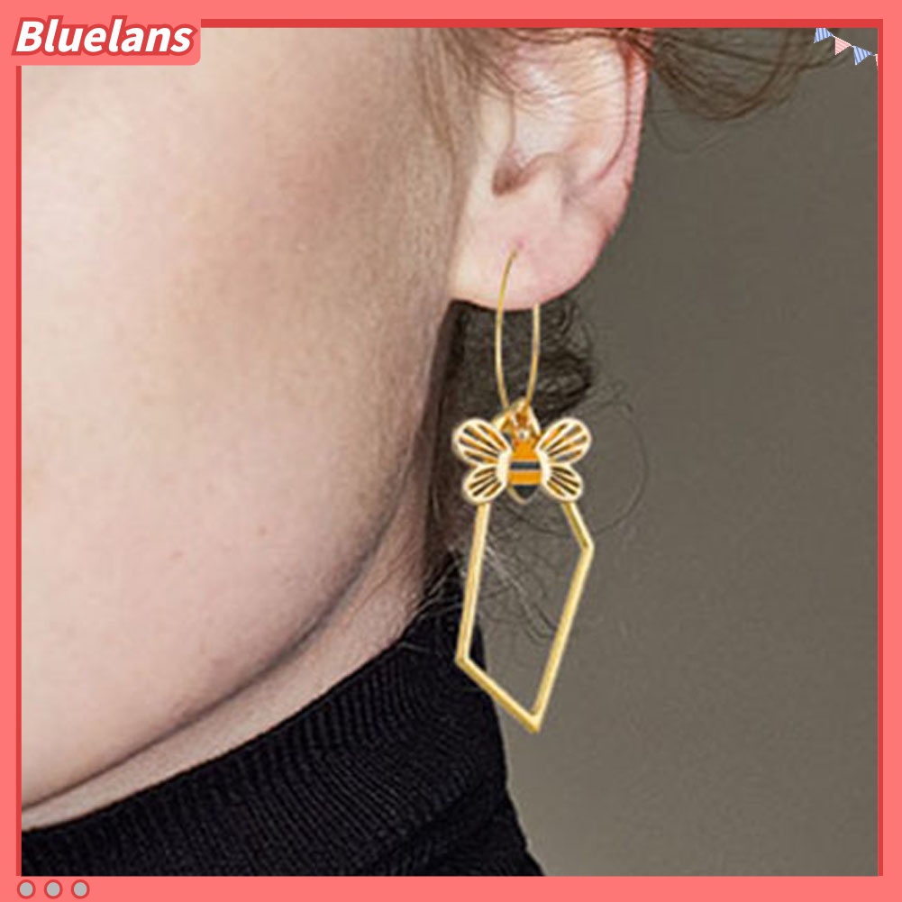 Anting Hoop Panjang Menjuntai Bentuk Kotak Lebah Cherry Rose Model Hollow Untuk Wanita